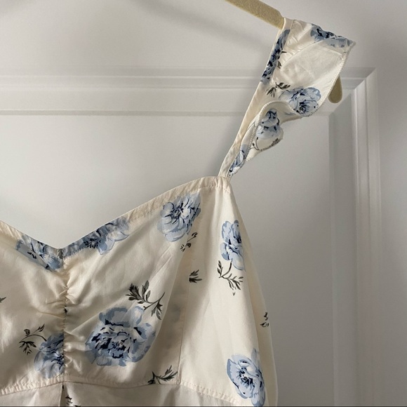 Abercrombie and Fitch Flutter Sleeve Top - Picture 3 of 5